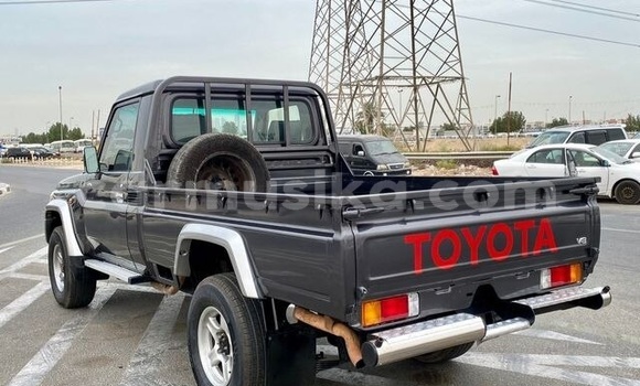 Acheter Occasion Voiture Toyota Land Cruiser Noir à Beitbridge, Matabeleland South Acheter Occasion Voiture Toyota Land Cruiser Noir à Beitbridge, Matabeleland South