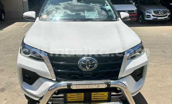 Nunua Ilio tumika Toyota Fortuner Nyeupe Gari ndani ya Bulawayo nchini Bulawayo