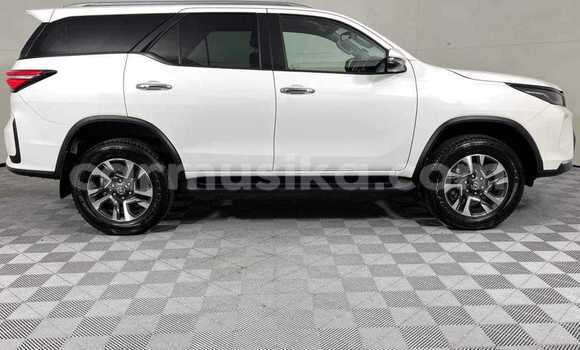 Buy Used Toyota Fortuner White Car in Bindura in Mashonaland Central Buy Used Toyota Fortuner White Car in Bindura in Mashonaland Central