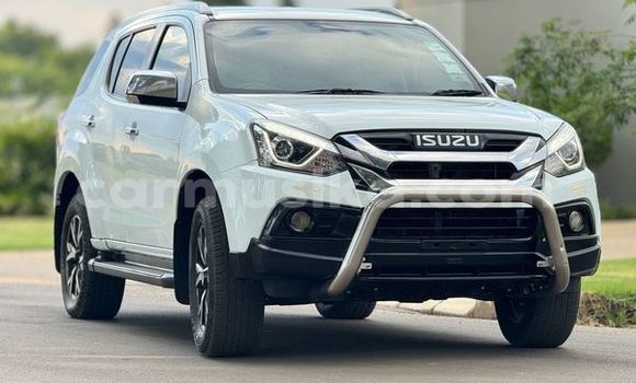 Buy Used Isuzu MU-X White Car in Bindura in Mashonaland Central