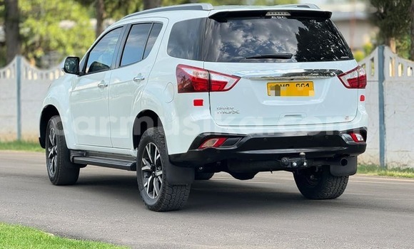 Tenga Tsaru Isuzu MU-X Chena Mota in Bindura in Mashonaland yePakati Tenga Tsaru Isuzu MU-X Chena Mota in Bindura in Mashonaland yePakati