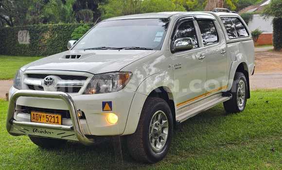 Tenga Tsaru Toyota Hilux Chena Mota in Bindura in Mashonaland yePakati Tenga Tsaru Toyota Hilux Chena Mota in Bindura in Mashonaland yePakati