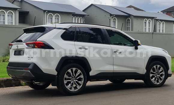 Buy Used Toyota RAV4 White Car in Bindura in Mashonaland Central Buy Used Toyota RAV4 White Car in Bindura in Mashonaland Central