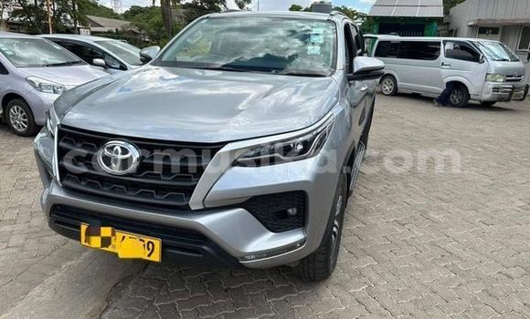 Nunua Ilio tumika Toyota Fortuner Nyingine Gari ndani ya Borrowdale nchini Harare Nunua Ilio tumika Toyota Fortuner Nyingine Gari ndani ya Borrowdale nchini Harare