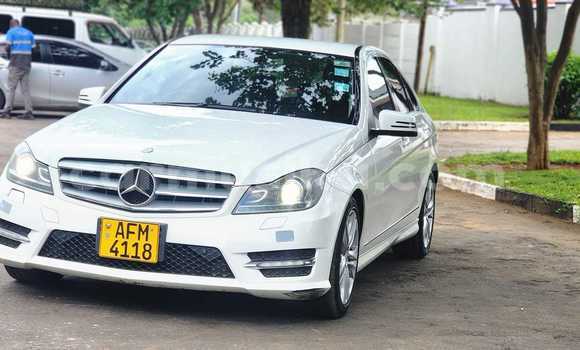 Nunua Ilio tumika Mercedes‒Benz C–Class Nyeupe Gari ndani ya Belvedere nchini Harare