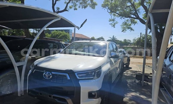 Tenga Tsaru Toyota Hilux Chena Mota in Bindura in Mashonaland yePakati Tenga Tsaru Toyota Hilux Chena Mota in Bindura in Mashonaland yePakati