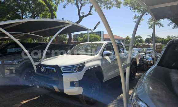 Tenga Tsaru Toyota Hilux Chena Mota in Bindura in Mashonaland yePakati Tenga Tsaru Toyota Hilux Chena Mota in Bindura in Mashonaland yePakati