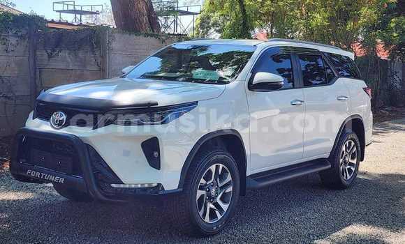 Tenga Tsaru Toyota Fortuner Chena Mota in Bindura in Mashonaland yePakati Tenga Tsaru Toyota Fortuner Chena Mota in Bindura in Mashonaland yePakati