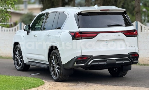 Buy Used Lexus LX 570 White Car in Bindura in Mashonaland Central Buy Used Lexus LX 570 White Car in Bindura in Mashonaland Central