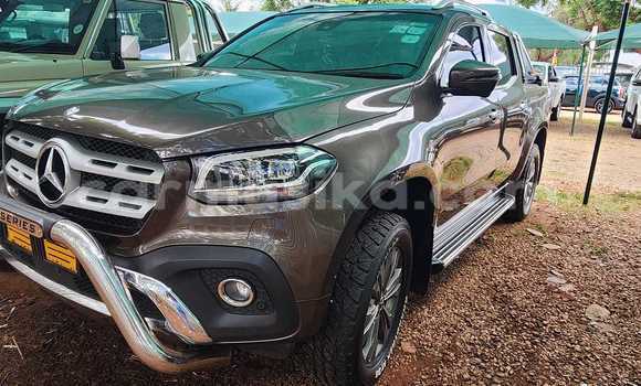 Tenga Tsaru Mercedes‒Benz 230 Zvimwe Mota in Bindura in Mashonaland yePakati