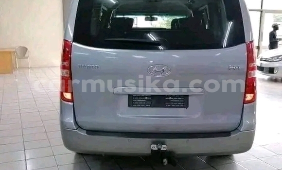 Nunua Ilio tumika Hyundai H1 Kijani Gari ndani ya Harare nchini Harare