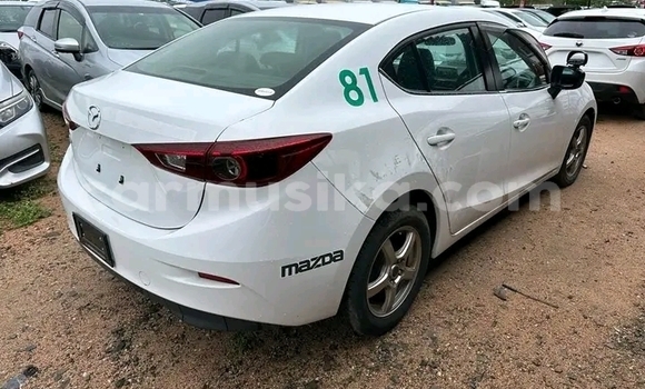 Tenga Tsaru Mazda Axela Chena Mota in Harare in Harare