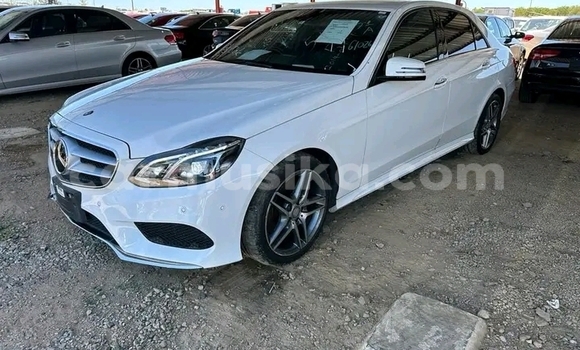 Buy Used Mercedes‒Benz E–Class White Car in Harare in Harare Buy Used Mercedes‒Benz E–Class White Car in Harare in Harare