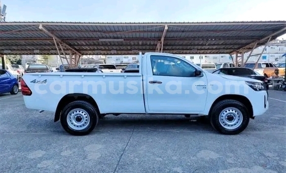 Buy Used Toyota Hilux White Car in Harare in Harare Buy Used Toyota Hilux White Car in Harare in Harare