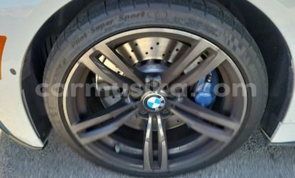 Acheter Occasion Voiture BMW M5 Blanc à Beitbridge, Matabeleland South Acheter Occasion Voiture BMW M5 Blanc à Beitbridge, Matabeleland South