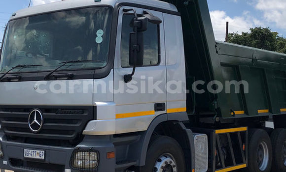 Acheter Occasion Utilitaire Mercedes‒Benz 1729 Vert à Beitbridge, Matabeleland South Acheter Occasion Utilitaire Mercedes‒Benz 1729 Vert à Beitbridge, Matabeleland South