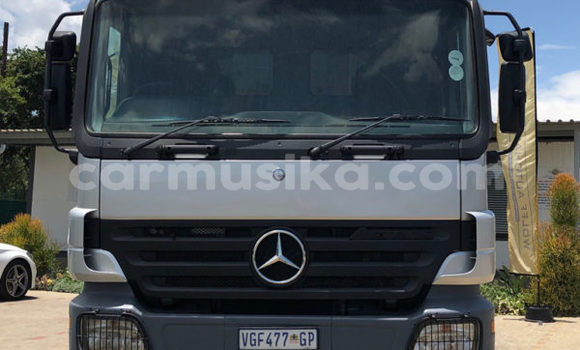 Acheter Occasion Utilitaire Mercedes‒Benz 1729 Vert à Beitbridge, Matabeleland South Acheter Occasion Utilitaire Mercedes‒Benz 1729 Vert à Beitbridge, Matabeleland South
