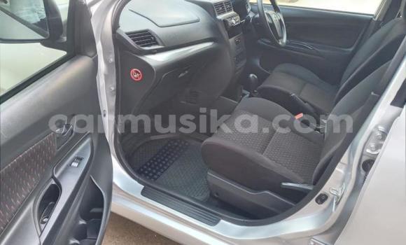 Acheter Occasion Voiture Toyota Avanza Gris à Beitbridge, Matabeleland South Acheter Occasion Voiture Toyota Avanza Gris à Beitbridge, Matabeleland South