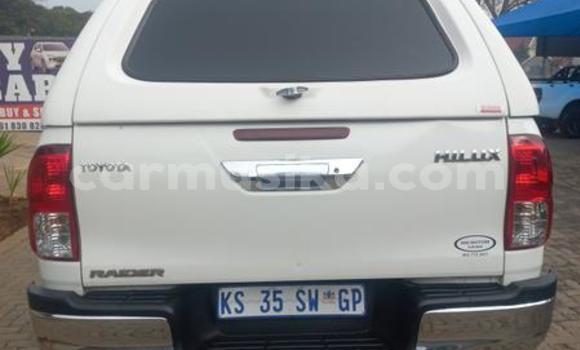 Acheter Occasion Voiture Toyota Hilux Blanc à Beitbridge, Matabeleland South Acheter Occasion Voiture Toyota Hilux Blanc à Beitbridge, Matabeleland South