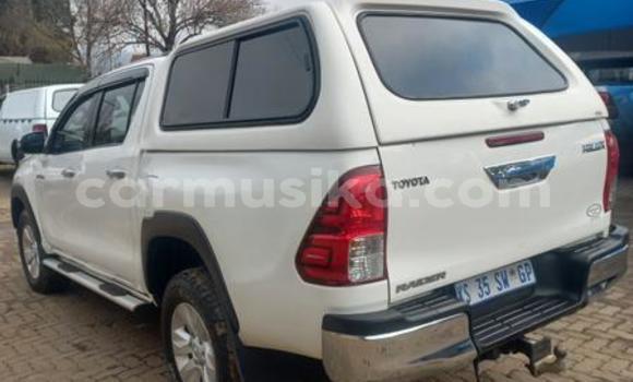 Acheter Occasion Voiture Toyota Hilux Blanc à Beitbridge, Matabeleland South Acheter Occasion Voiture Toyota Hilux Blanc à Beitbridge, Matabeleland South