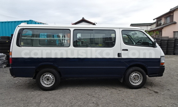 Tenga Tsaru Toyota Hiace Chena Mota in Beitbridge in Matabeleland South