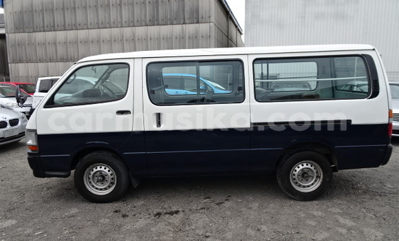Buy Used Toyota Hiace White Car in Beitbridge in Matabeleland South Buy Used Toyota Hiace White Car in Beitbridge in Matabeleland South
