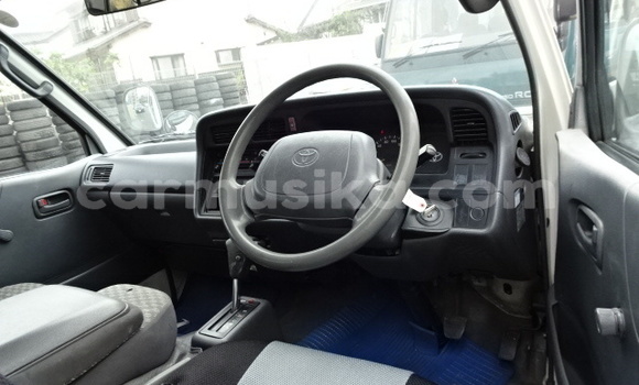 Buy Used Toyota Hiace White Car in Beitbridge in Matabeleland South Buy Used Toyota Hiace White Car in Beitbridge in Matabeleland South