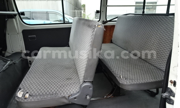 Buy Used Toyota Hiace White Car in Beitbridge in Matabeleland South Buy Used Toyota Hiace White Car in Beitbridge in Matabeleland South