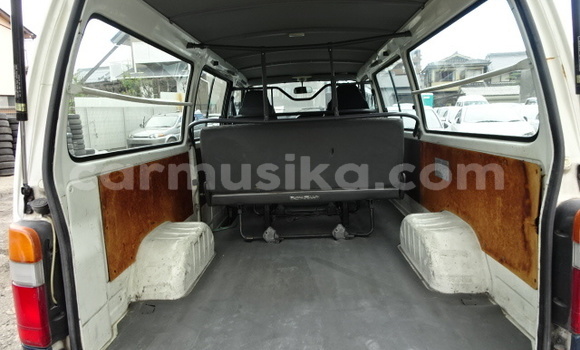 Buy Used Toyota Hiace White Car in Beitbridge in Matabeleland South Buy Used Toyota Hiace White Car in Beitbridge in Matabeleland South