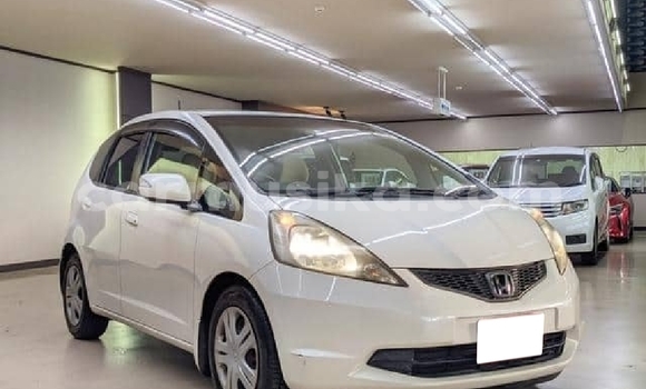 Acheter Occasion Voiture Honda Fit Blanc à Beitbridge, Matabeleland South