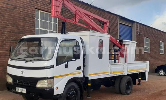 Nunua Ilio tumika Toyota Dyna Nyeupe Lori ndani ya Beitbridge nchini Matabeleland Kusini Nunua Ilio tumika Toyota Dyna Nyeupe Lori ndani ya Beitbridge nchini Matabeleland Kusini