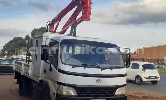 Nunua Ilio tumika Toyota Dyna Nyeupe Lori ndani ya Beitbridge nchini Matabeleland Kusini Nunua Ilio tumika Toyota Dyna Nyeupe Lori ndani ya Beitbridge nchini Matabeleland Kusini