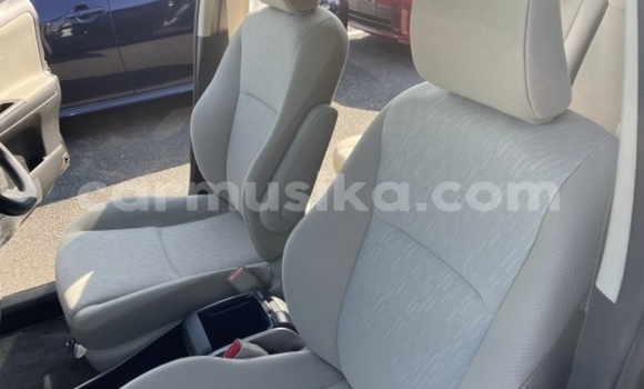 Tenga Tsaru Toyota Wish Beige Mota in Beitbridge in Matabeleland South Tenga Tsaru Toyota Wish Beige Mota in Beitbridge in Matabeleland South