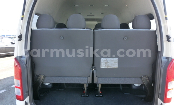 Acheter Occasion Voiture Toyota Hiace Blanc à Beitbridge, Matabeleland South Acheter Occasion Voiture Toyota Hiace Blanc à Beitbridge, Matabeleland South