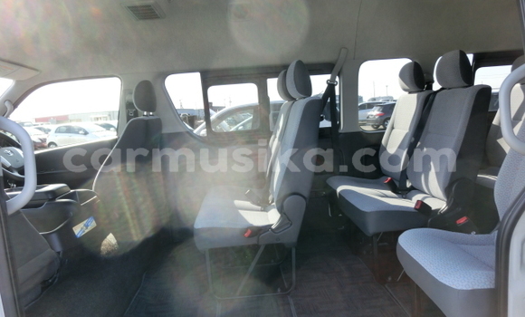 Acheter Occasion Voiture Toyota Hiace Blanc à Beitbridge, Matabeleland South Acheter Occasion Voiture Toyota Hiace Blanc à Beitbridge, Matabeleland South