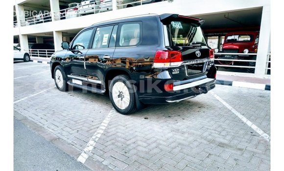 Acheter Import Voiture Toyota Land Cruiser Noir à Import - Dubai, Harare Acheter Import Voiture Toyota Land Cruiser Noir à Import - Dubai, Harare