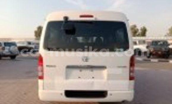 Nunua Ilio tumika Toyota Hiace Nyeupe Gari ndani ya Beitbridge nchini Matabeleland Kusini Nunua Ilio tumika Toyota Hiace Nyeupe Gari ndani ya Beitbridge nchini Matabeleland Kusini
