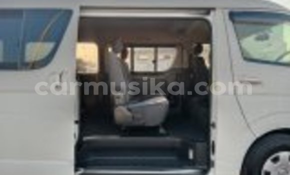 Nunua Ilio tumika Toyota Hiace Nyeupe Gari ndani ya Beitbridge nchini Matabeleland Kusini Nunua Ilio tumika Toyota Hiace Nyeupe Gari ndani ya Beitbridge nchini Matabeleland Kusini