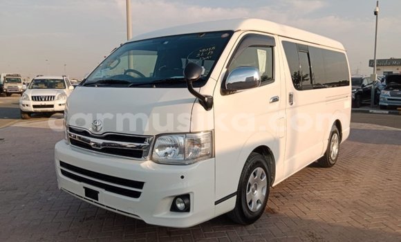 Nunua Ilio tumika Toyota Hiace Nyeupe Gari ndani ya Beitbridge nchini Matabeleland Kusini Nunua Ilio tumika Toyota Hiace Nyeupe Gari ndani ya Beitbridge nchini Matabeleland Kusini