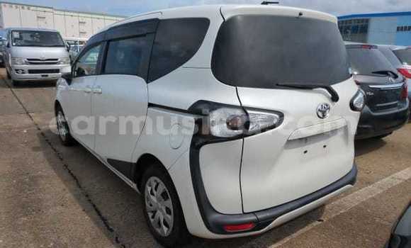 Acheter Occasion Voiture Toyota Sienta Blanc à Beitbridge, Matabeleland South Acheter Occasion Voiture Toyota Sienta Blanc à Beitbridge, Matabeleland South