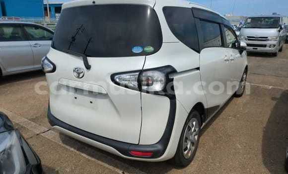 Acheter Occasion Voiture Toyota Sienta Blanc à Beitbridge, Matabeleland South Acheter Occasion Voiture Toyota Sienta Blanc à Beitbridge, Matabeleland South