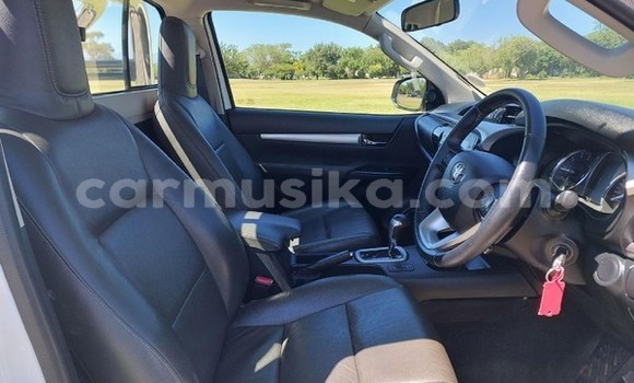 Nunua Ilio tumika Toyota Hilux Nyeupe Gari ndani ya Beitbridge nchini Matabeleland Kusini Nunua Ilio tumika Toyota Hilux Nyeupe Gari ndani ya Beitbridge nchini Matabeleland Kusini
