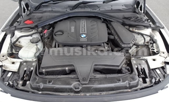 Acheter Occasion Voiture BMW 3–Series Blanc à Beitbridge, Matabeleland South Acheter Occasion Voiture BMW 3–Series Blanc à Beitbridge, Matabeleland South