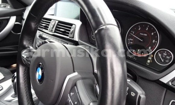 Acheter Occasion Voiture BMW 3–Series Blanc à Beitbridge, Matabeleland South Acheter Occasion Voiture BMW 3–Series Blanc à Beitbridge, Matabeleland South