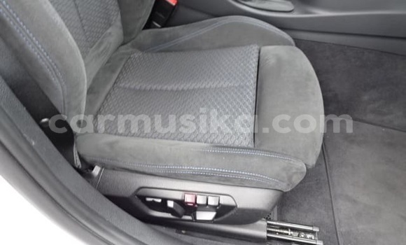 Acheter Occasion Voiture BMW 3–Series Blanc à Beitbridge, Matabeleland South Acheter Occasion Voiture BMW 3–Series Blanc à Beitbridge, Matabeleland South