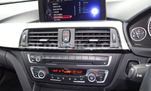 Acheter Occasion Voiture BMW 3–Series Blanc à Beitbridge, Matabeleland South Acheter Occasion Voiture BMW 3–Series Blanc à Beitbridge, Matabeleland South