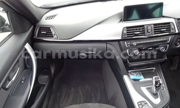 Acheter Occasion Voiture BMW 3–Series Blanc à Beitbridge, Matabeleland South Acheter Occasion Voiture BMW 3–Series Blanc à Beitbridge, Matabeleland South