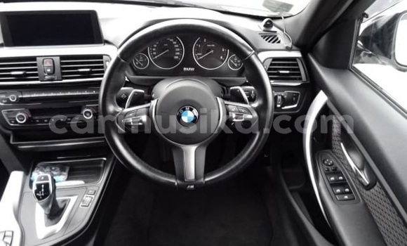 Acheter Occasion Voiture BMW 3–Series Blanc à Beitbridge, Matabeleland South Acheter Occasion Voiture BMW 3–Series Blanc à Beitbridge, Matabeleland South