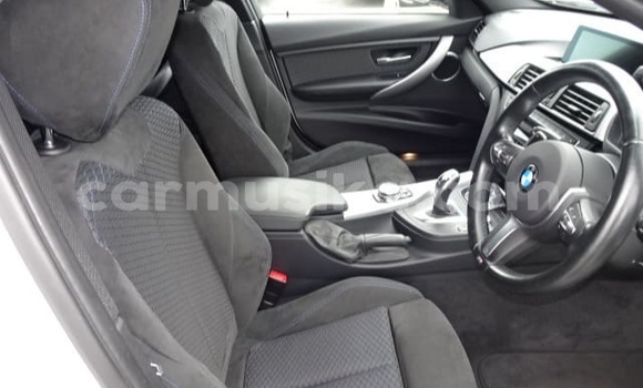 Acheter Occasion Voiture BMW 3–Series Blanc à Beitbridge, Matabeleland South Acheter Occasion Voiture BMW 3–Series Blanc à Beitbridge, Matabeleland South