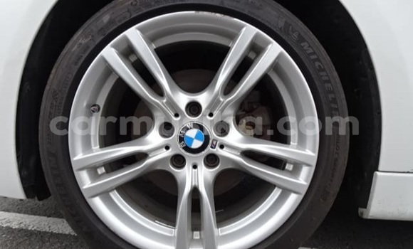 Acheter Occasion Voiture BMW 3–Series Blanc à Beitbridge, Matabeleland South Acheter Occasion Voiture BMW 3–Series Blanc à Beitbridge, Matabeleland South